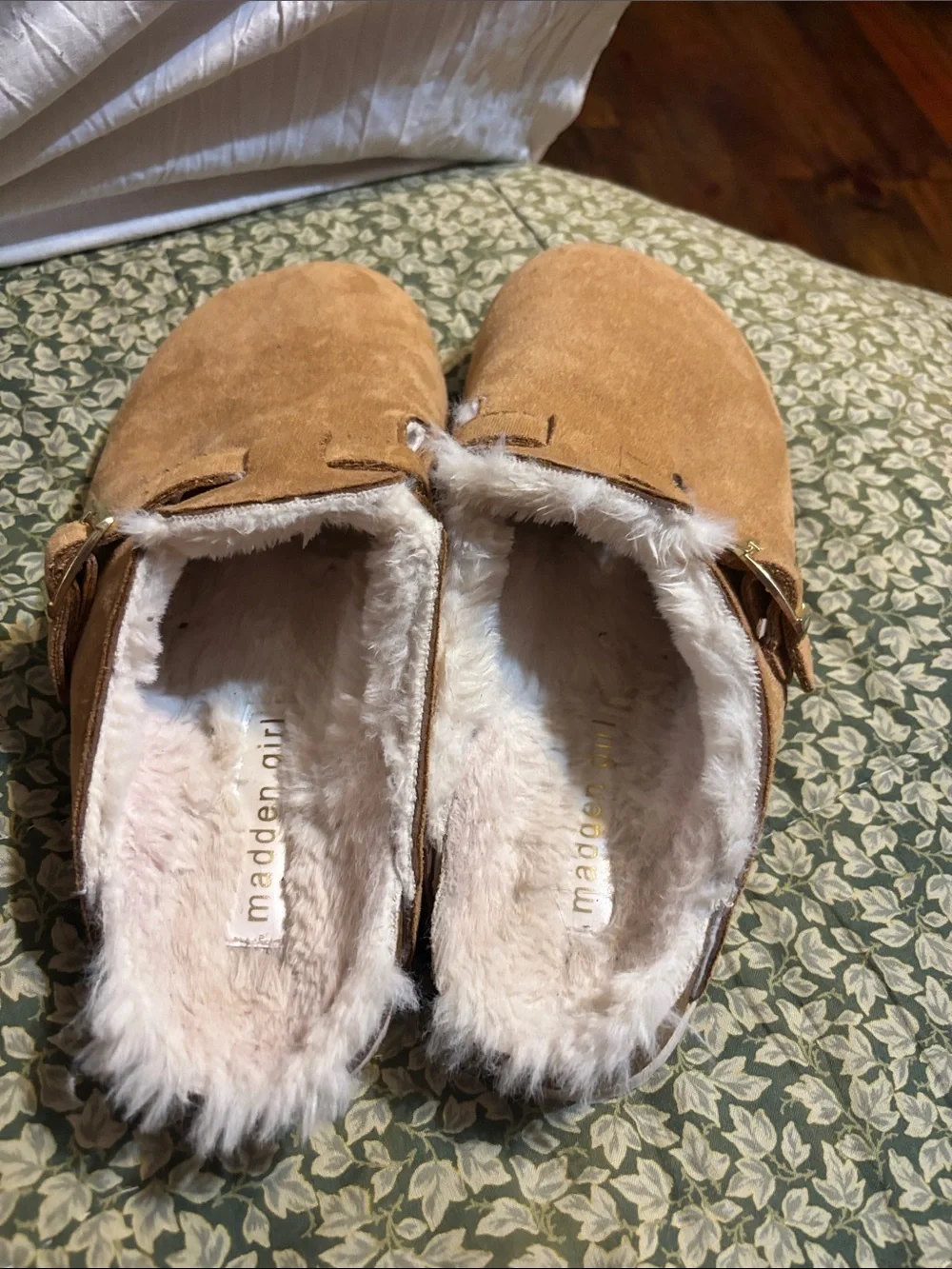 Madden Girl womens Tan Suede Faux-Fur Lined Clogs